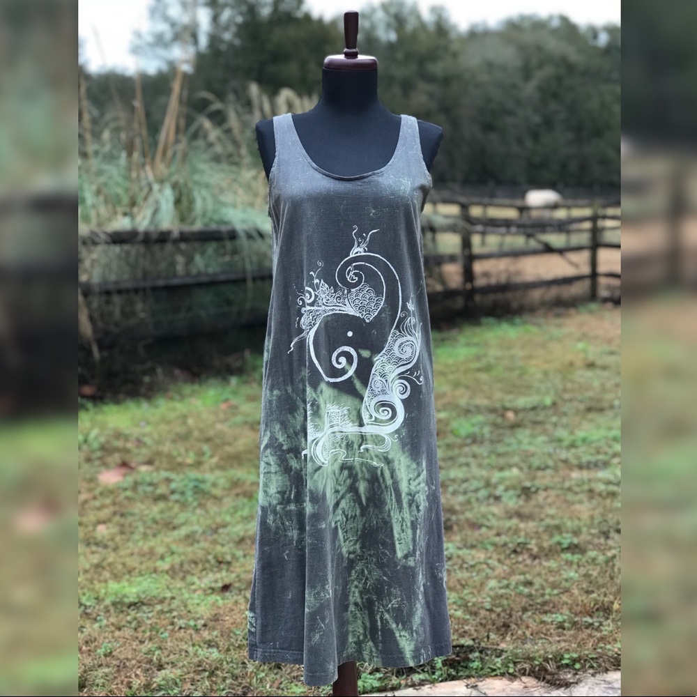 🦋NWOT🦋 Thai screen print elephant dress